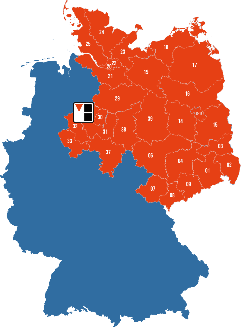 Eine Karte von Nord- und Ostdeutschland, die mit roten Markierungen die Postleitzahlenbereiche von 01 bis 39 zeigt.